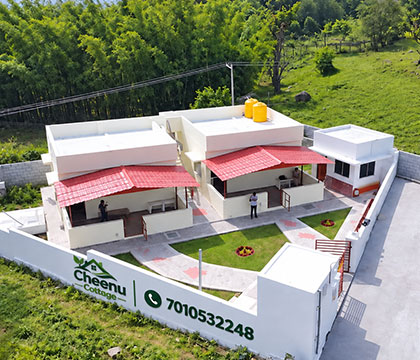 Cheenu Cottage surrounded by gardens and Yelagiri hills